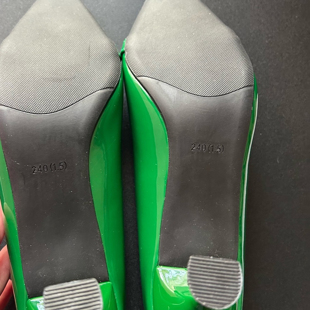 Green Fuzubi NWOT Women's Shoes Size 7.5 Pumps Original Box - Picture 6 of 9